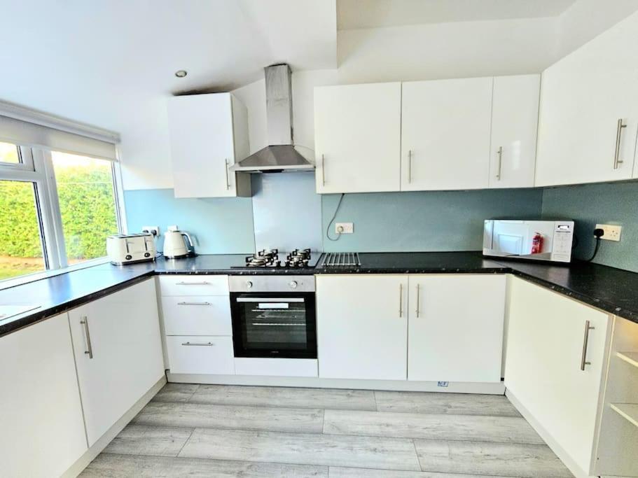 Spacious Haven With Free Parking Glasgow Kültér fotó