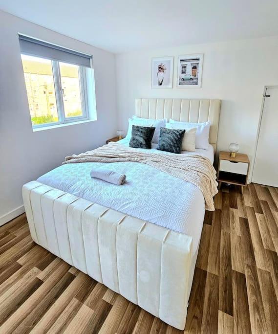 Spacious Haven With Free Parking Glasgow Kültér fotó