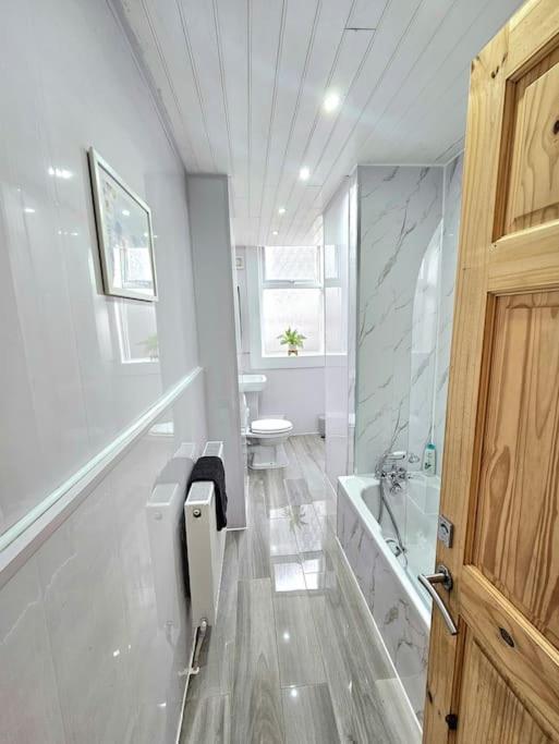 Spacious Haven With Free Parking Glasgow Kültér fotó