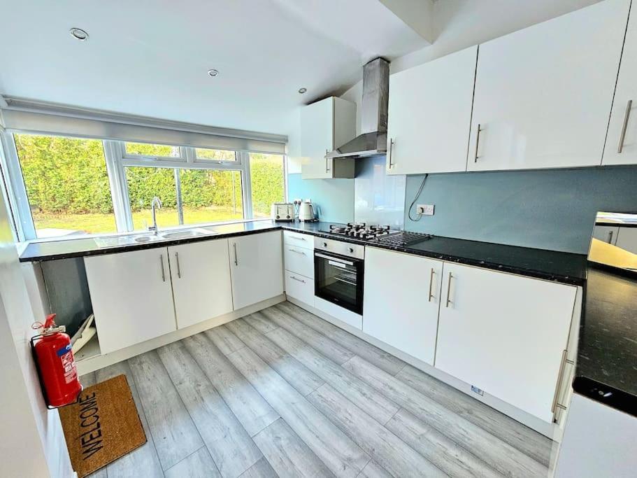Spacious Haven With Free Parking Glasgow Kültér fotó