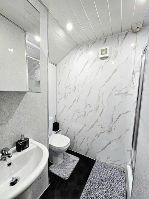 Spacious Haven With Free Parking Glasgow Kültér fotó